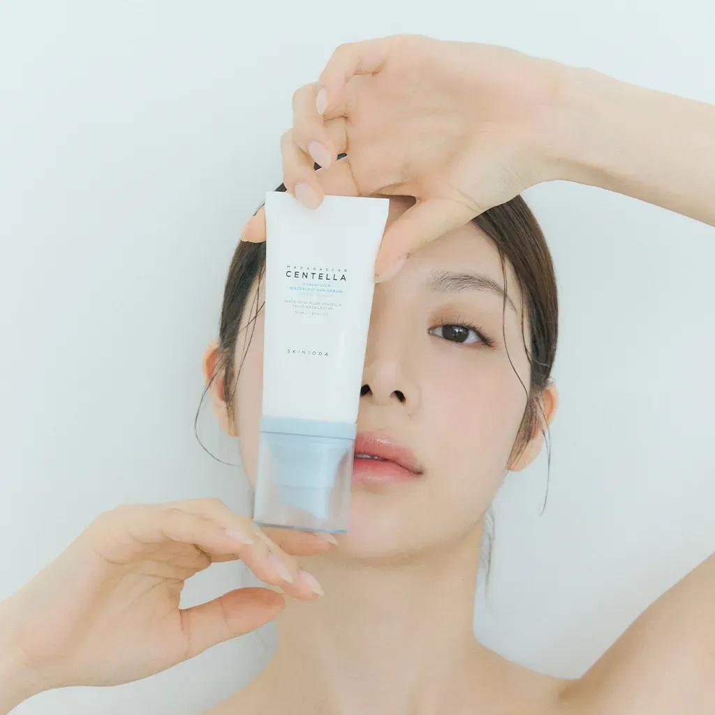 Skin1004 Madagascar Centella Hyalu-Cica Water-Fit Sun Serum